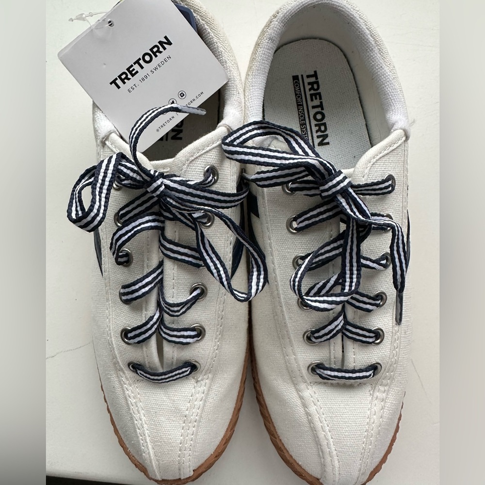 Tretorn classic tennis shoe sneaker. White canvas w navy blue.  8.5 Medium